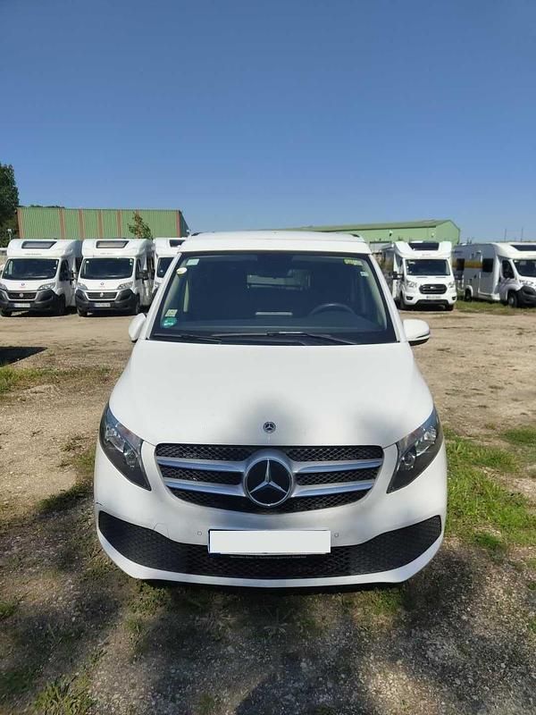 Vit Begagnad 2022 Mercedes V220 Marco Polo Minibuss | 609 099 kr - Bild 1/4
