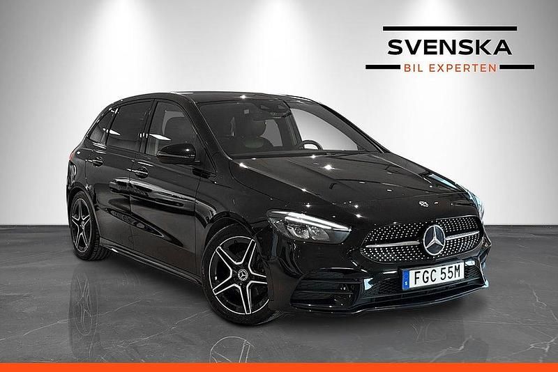 Cosmos black metallic Begagnad 2019 Mercedes 200 Premium Halvkombi | 249 900 kr - Bild 1/4