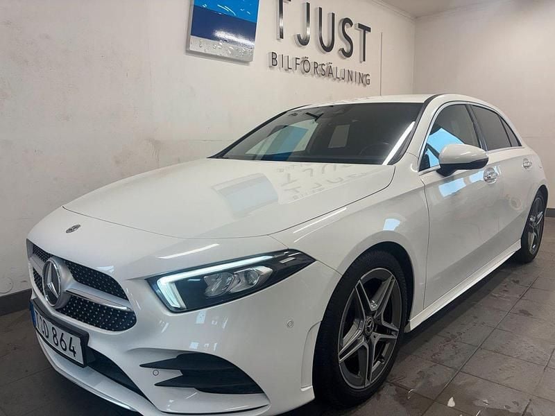 Vit Begagnad 2018 Mercedes A180 AMG Halvkombi | 239 000 kr (Lite dyr) - Bild 1/4