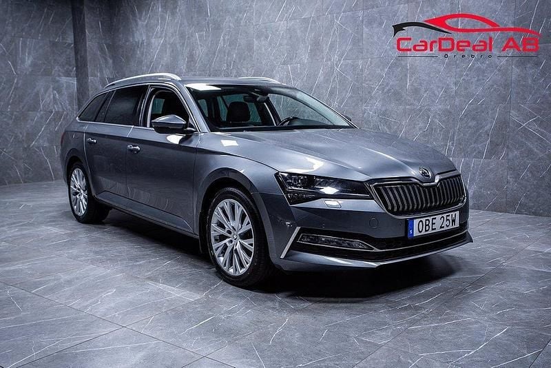 Grå Begagnad 2022 Skoda Superb Business Line Kombi | 208 800 kr (Superpris) - Bild 1/4