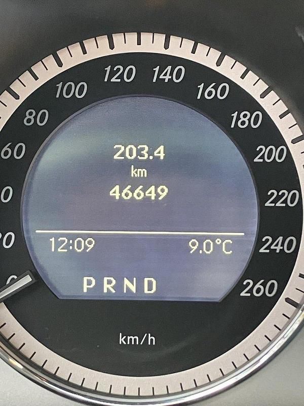 Silver Begagnad 2011 Mercedes C220 Sedan | 120 000 kr (Superpris) - Bild 1/4