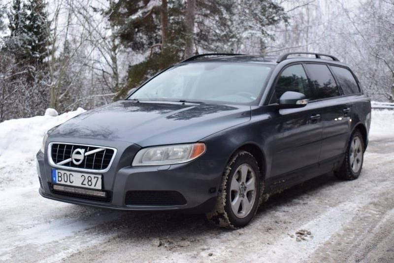 Grå Begagnad 2010 Volvo V70 Kinetic Kombi | 75 000 kr (Lite dyr) - Bild 1/4