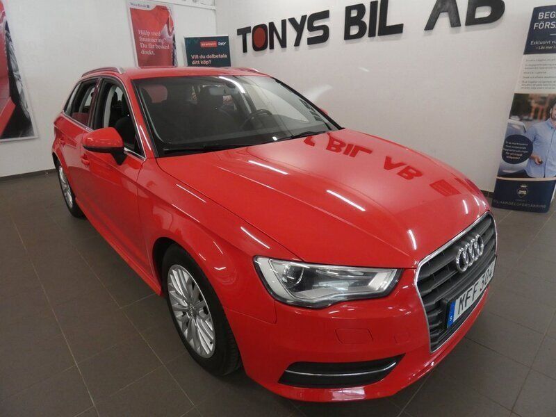 Flerfärgad (röd) Begagnad 2016 Audi A3 Sportback Attraction Halvkombi | 99 900 kr - Bild 1/4