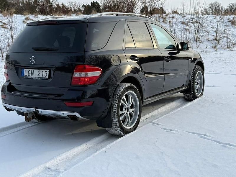 Begagnad Mercedes ML350 231 HK (169 kW) 2011 Svart metallic SUV