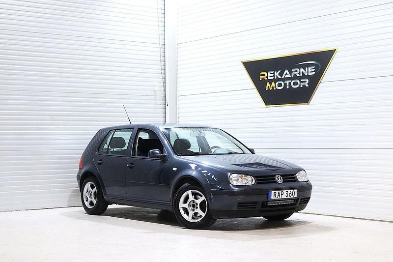 Mörkgrå Begagnad 1999 VW Golf IV Trendline Halvkombi | 28 900 kr (Lite dyr) - Bild 1/4
