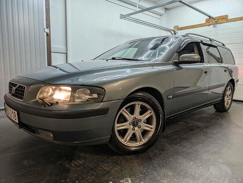 Grön Begagnad 2004 Volvo V70 Business Edition Kombi | 24 900 kr (Marknadspris) - Bild 1/4