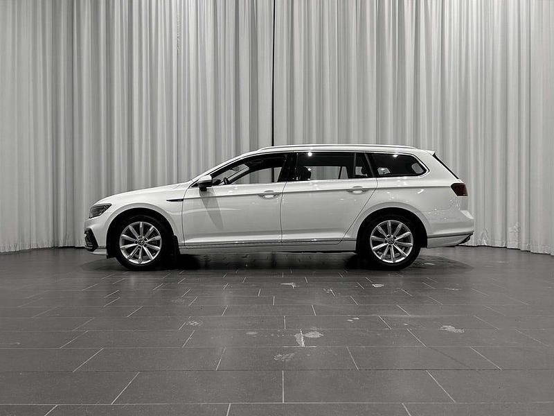 Begagnad VW Passat GTE 156 HK (114 kW) 2021 Pure white (stängd för ny