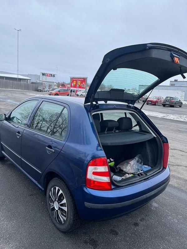 Begagnad Skoda Fabia 64 HK (47 kW) 2007 Mörkblå