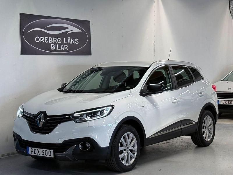 Vit Begagnad 2017 Renault Kadjar SUV | 129 900 kr (Marknadspris) - Bild 1/4