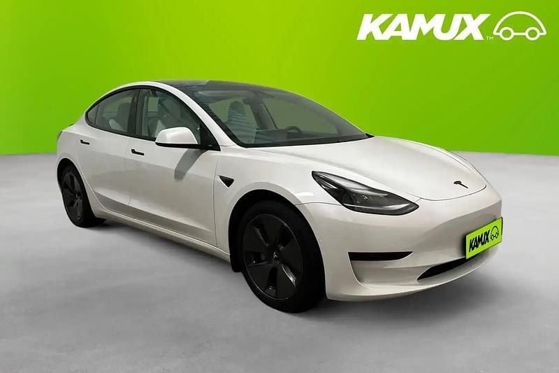 Vit Begagnad 2021 Tesla Model 3 Standard Range Plus Sedan | 244 700 kr (Marknadspris) - Bild 1/4