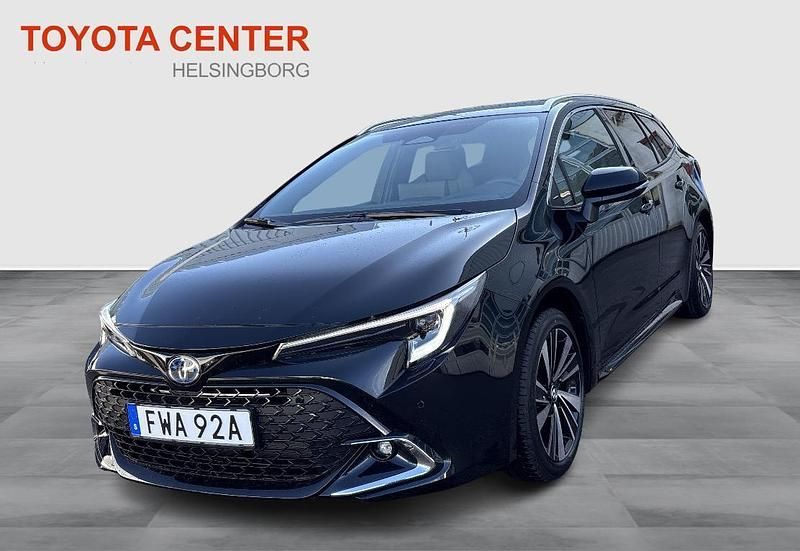 Svart Begagnad 2025 Toyota Corolla Kombi | 369 900 kr (Lite dyr) - Bild 1/3