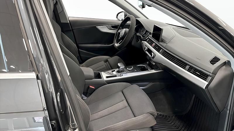 Begagnad Audi A4 Proline 190 HK (139 kW) 2017 Grå Kombi