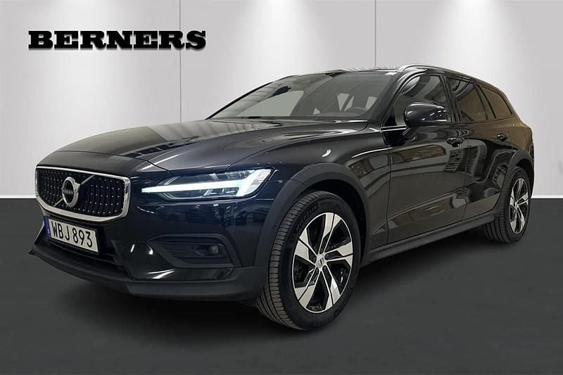 Svart Begagnad 2021 Volvo V60 CC Kombi | 339 900 kr (Marknadspris) - Bild 1/4