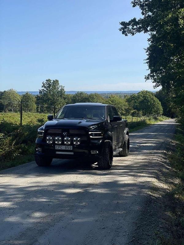 Svart Begagnad 2010 Dodge Ram Pickup | 225 000 kr (Dyr) - Bild 1/4