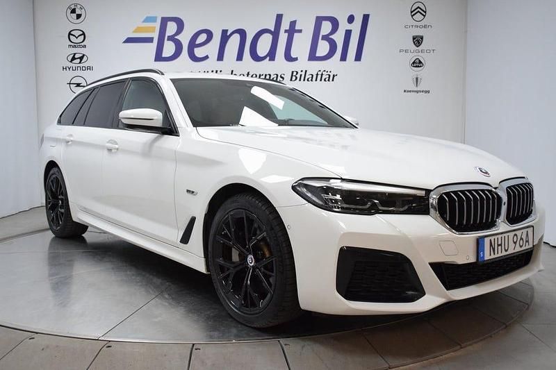 Begagnad BMW 530 M Sport 292 HK (214 kW) 2023 Alpine white Kombi