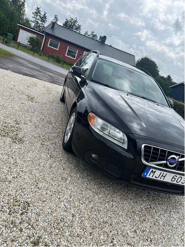 Svart Begagnad 2010 Volvo V70 Momentum Kombi | 70 000 kr (Bra pris) - Bild 1/4