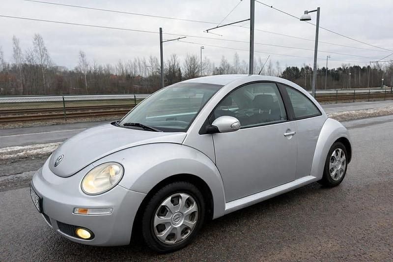 Begagnad VW New Beetle Highline 102 HK (75 kW) 2007 Halvkombi