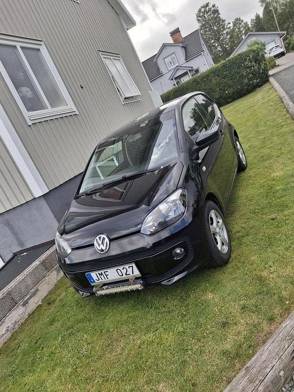 Svart Begagnad 2012 VW up! high up! Halvkombi | 27 000 kr (Marknadspris) - Bild 1/4