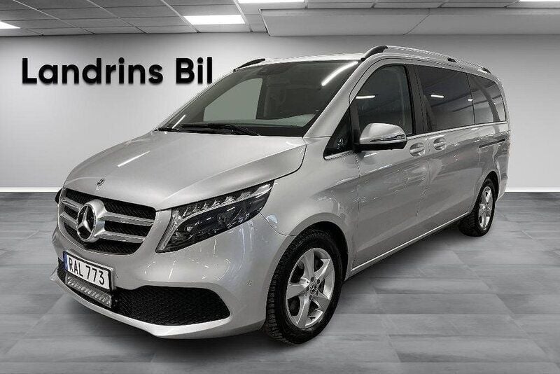 Silver Begagnad 2023 Mercedes V300 Avantgarde Minibuss | 649 900 kr (Superpris) - Bild 1/4