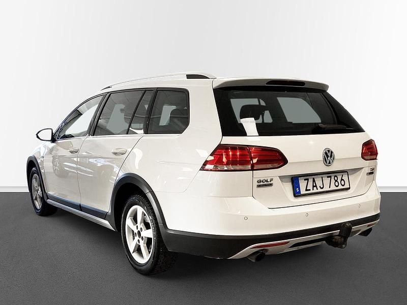 Begagnad VW Golf Alltrack 182 HK (133 kW) 2018 Vit Kombi