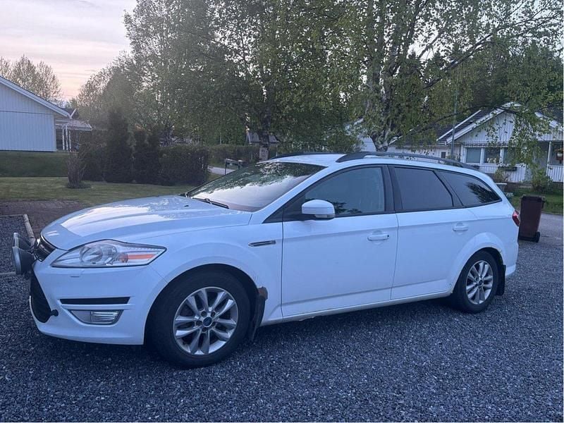 Vit Begagnad 2011 Ford Mondeo Trend Kombi | 33 000 kr (Marknadspris) - Bild 1/4