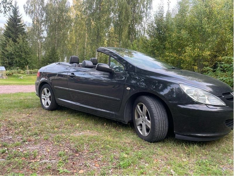 Svart Begagnad 2005 Peugeot 307 CC Cab | 32 000 kr (Marknadspris) - Bild 1/3