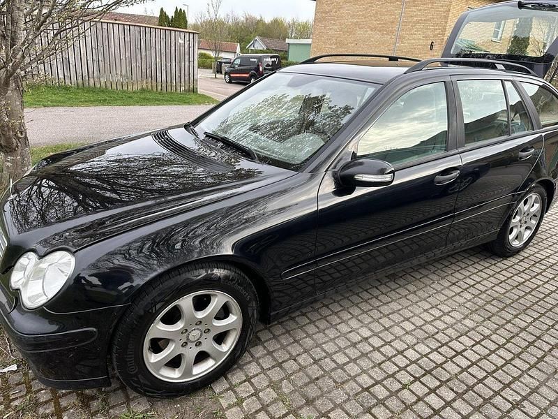 Svart Begagnad 2007 Mercedes C180 Kombi | 27 000 kr (Bra pris) - Bild 1/4