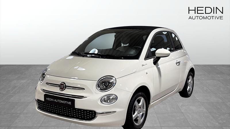 Vit Begagnad 2022 Fiat 500 Dolcevita Halvkombi | 149 900 kr (Marknadspris) - Bild 1/4