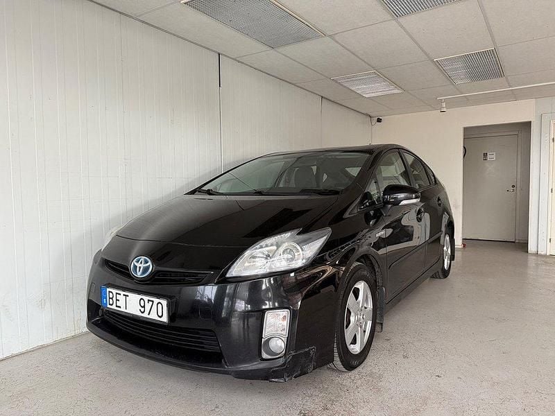 Svart Begagnad 2010 Toyota Prius Halvkombi | 49 900 kr (Marknadspris) - Bild 1/4