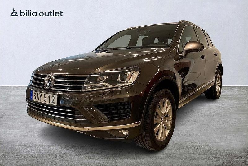 Mörkbrun (brun) Begagnad 2015 VW Touareg SUV | 194 000 kr (Marknadspris) - Bild 1/4