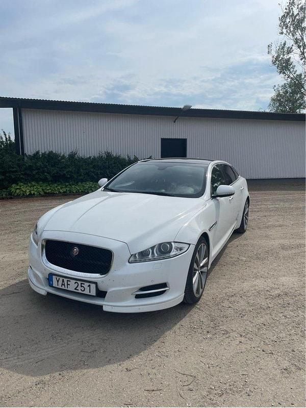 Vit Begagnad 2014 Jaguar XJ Sedan | 270 000 kr - Bild 1/4