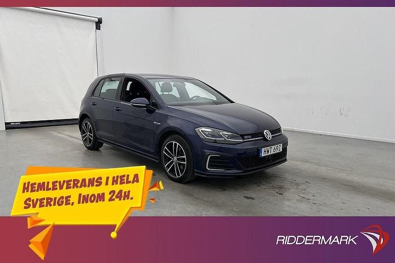 Mörkblå Begagnad 2020 VW Golf VIII GTE Halvkombi | 249 800 kr (Lite dyr) - Bild 1/3