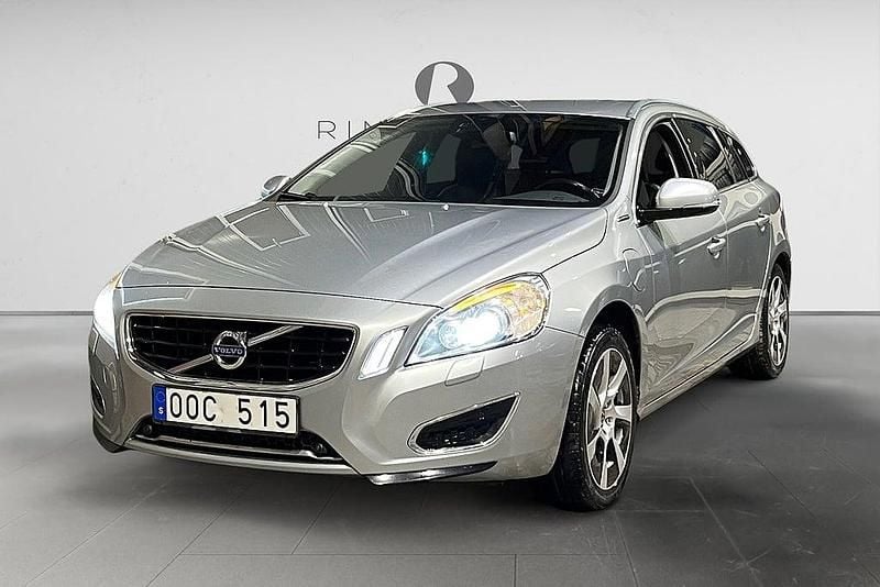 Silver Begagnad 2013 Volvo V60 Summum Kombi | 119 900 kr (Bra pris) - Bild 1/3