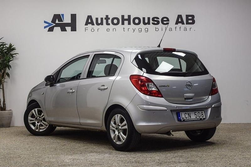 Begagnad Opel Corsa Enjoy 86 HK (63 kW) 2010 Grå Halvkombi