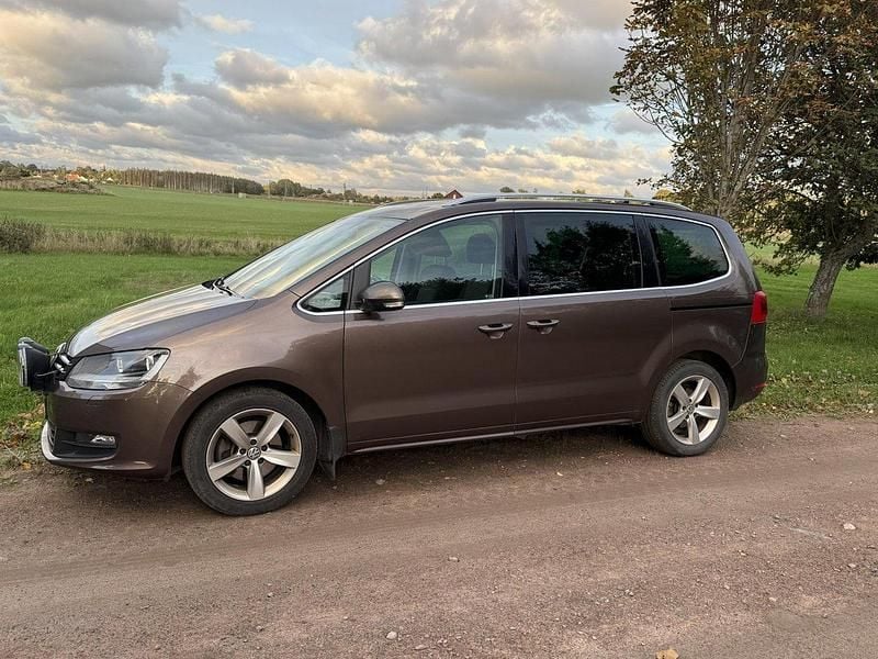 Brun Begagnad 2012 VW Sharan Minibuss | 90 000 kr (Marknadspris) - Bild 1/4