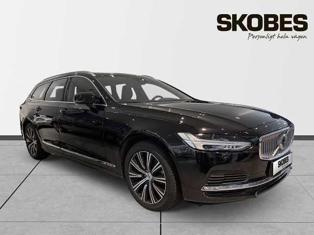Svart Begagnad 2022 Volvo V90 Inscription Kombi | 309 900 kr (Marknadspris) - Bild 1/3