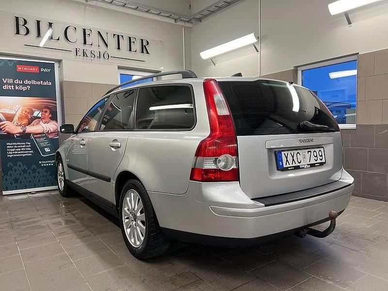 Begagnad Volvo V50 Kinetic 125 HK (91 kW) 2006 Ljusgrå Kombi