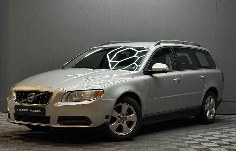 Ljusgrå (grå) Begagnad 2010 Volvo V70 Kombi | 79 900 kr (Marknadspris) - Bild 1/4