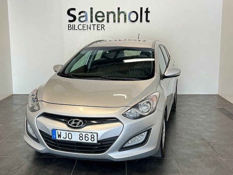 Silver Begagnad 2012 Hyundai i30 Kombi | 69 900 kr (Lite dyr) - Bild 1/4