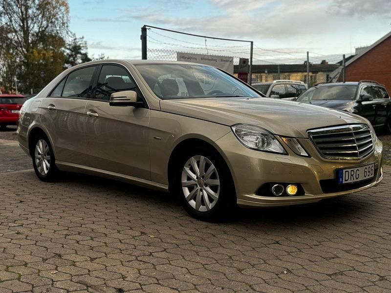 Ljusbrun (brun) Begagnad 2010 Mercedes E220 Classic Sedan | 75 900 kr (Superpris) - Bild 1/4