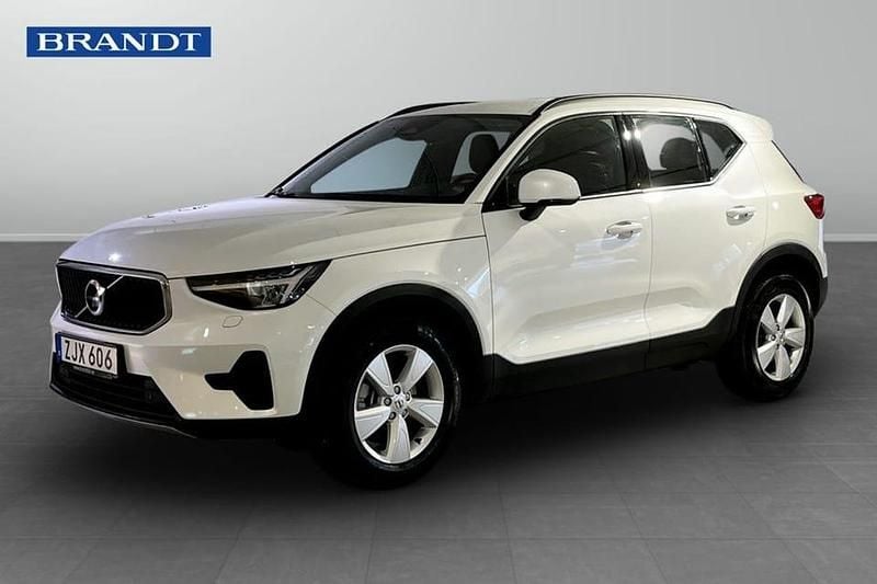 Vit Begagnad 2024 Volvo XC40 SUV | 339 900 kr (Bra pris) - Bild 1/4