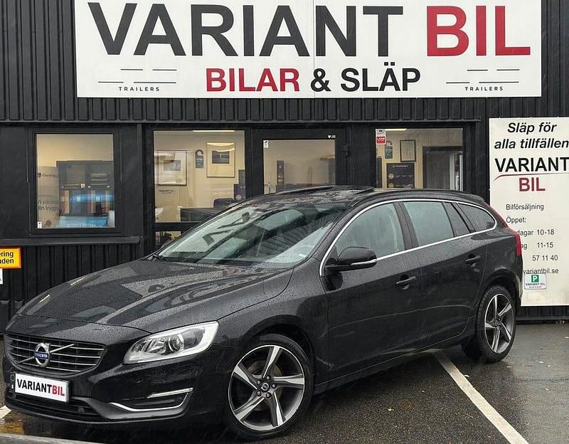 Svart Begagnad 2014 Volvo V60 Momentum Kombi | 122 700 kr (Marknadspris) - Bild 1/4