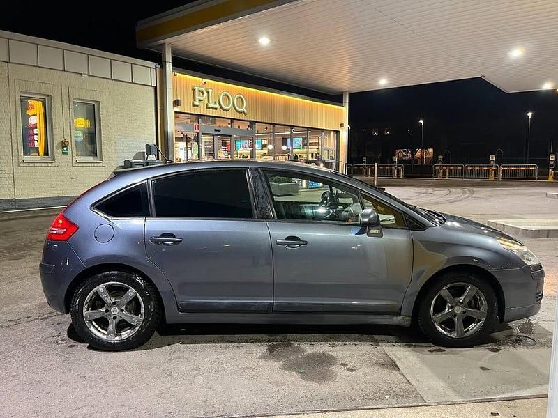 Begagnad Citroën C4 136 HK (100 kW) 2004 Silver Halvkombi