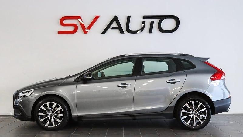 Begagnad Volvo V40 CC Momentum 150 HK (110 kW) 2019 Grå Kombi
