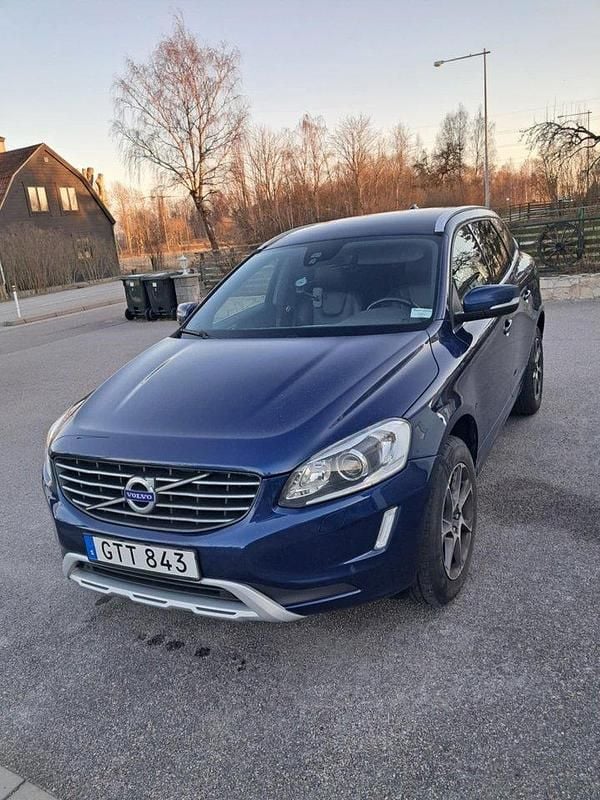 Blå Begagnad 2016 Volvo XC60 Momentum SUV | 175 000 kr (Marknadspris) - Bild 1/4