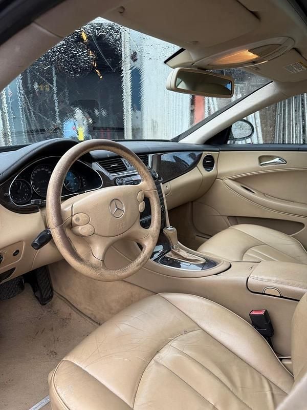 Begagnad Mercedes CLS320 290 HK (213 kW) 2006