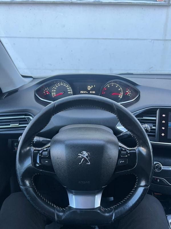 Begagnad Peugeot 308 SW 131 HK (96 kW) 2015 Kombi