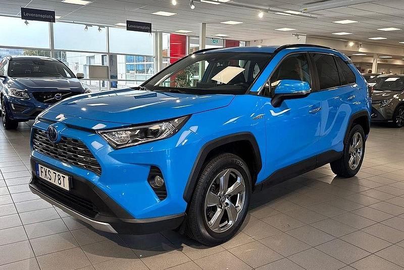 Blå Begagnad 2020 Toyota RAV4 Hybrid Executive SUV | 329 900 kr (Marknadspris) - Bild 1/4