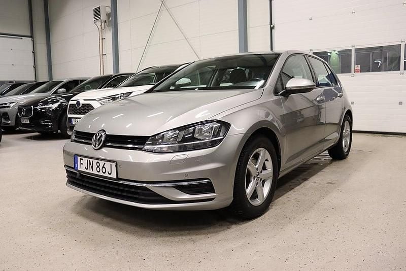 Silver Begagnad 2019 VW Golf VII Halvkombi | 169 800 kr (Bra pris) - Bild 1/4