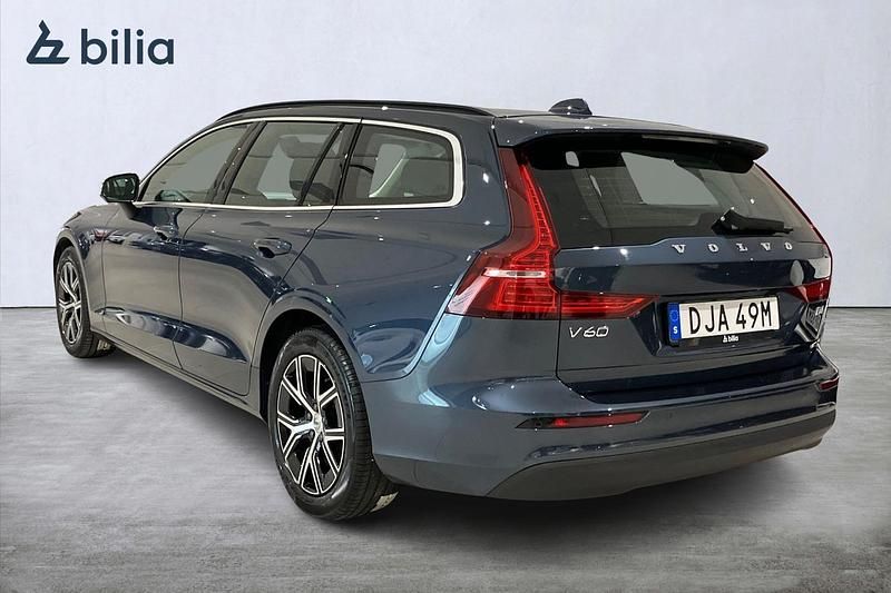 Begagnad Volvo V60 Core 200 HK (147 kW) 2023 Mörkblå Kombi